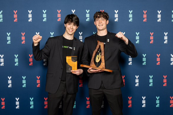 Treet Yourself founders with awards